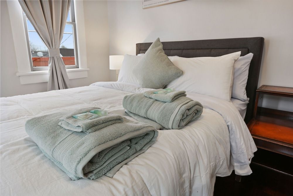 Delightful Freret Apartment w/ Parking