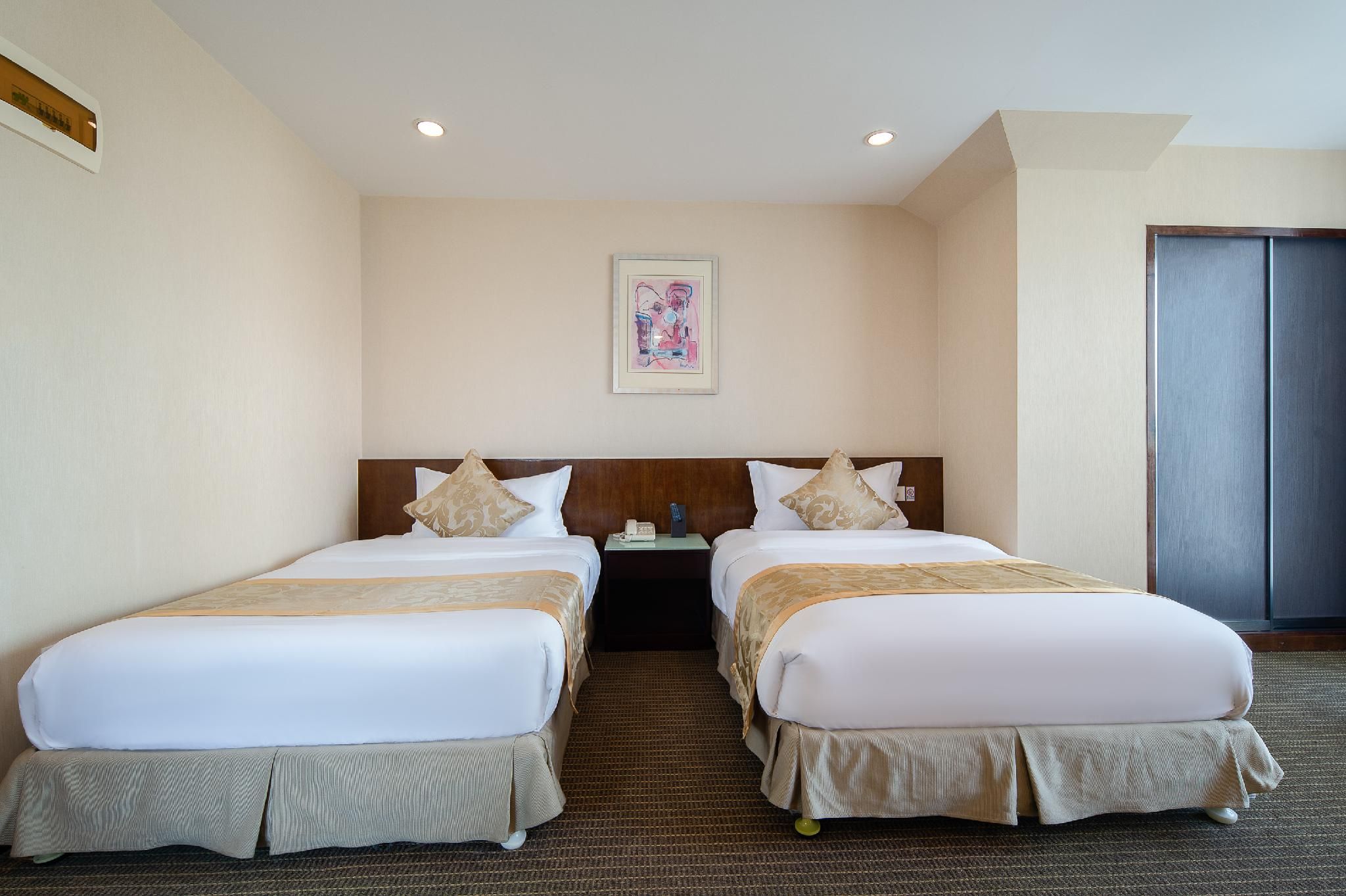 2 Bed Twin Superior Room