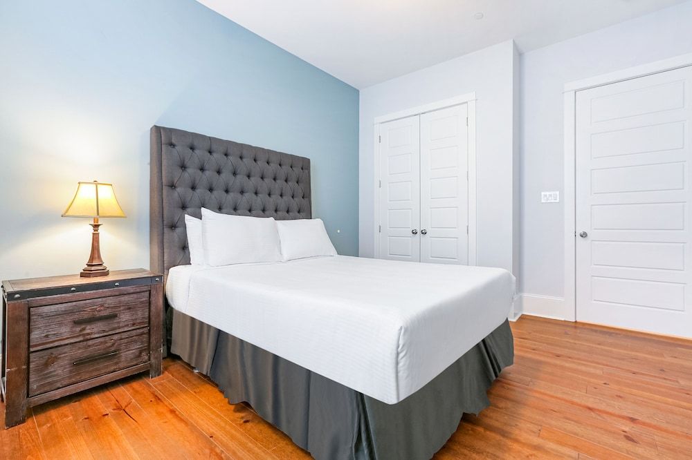 Luxury Condo, 5 Bedrooms, Balcony