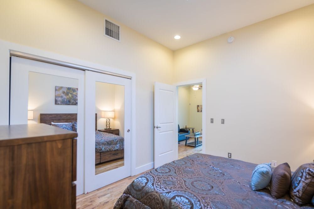 Merchant Lofts Luxury Penthouse, 1 Bedroom, City View 2