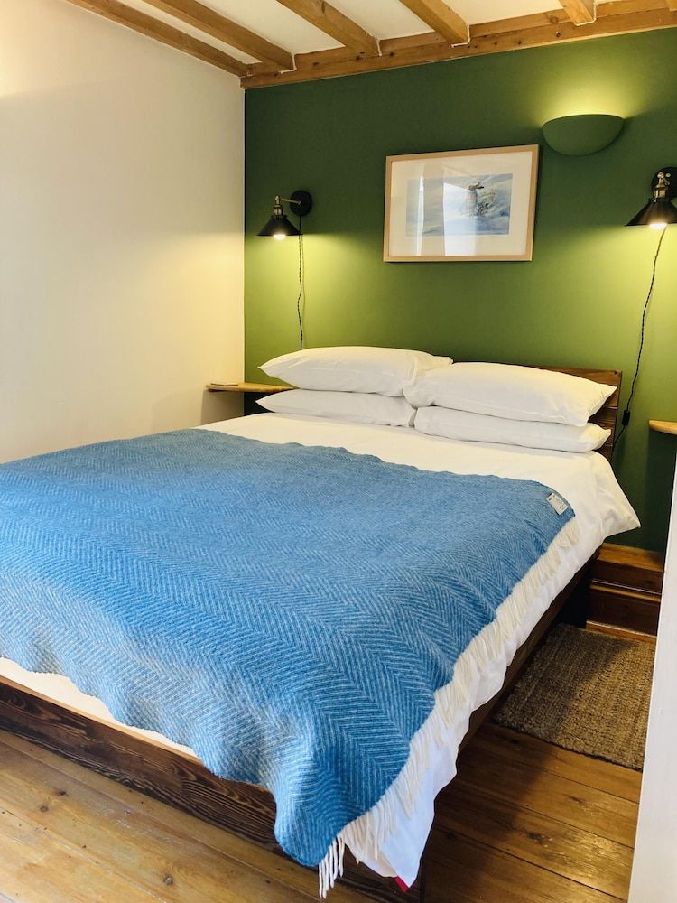 Riverside B & B