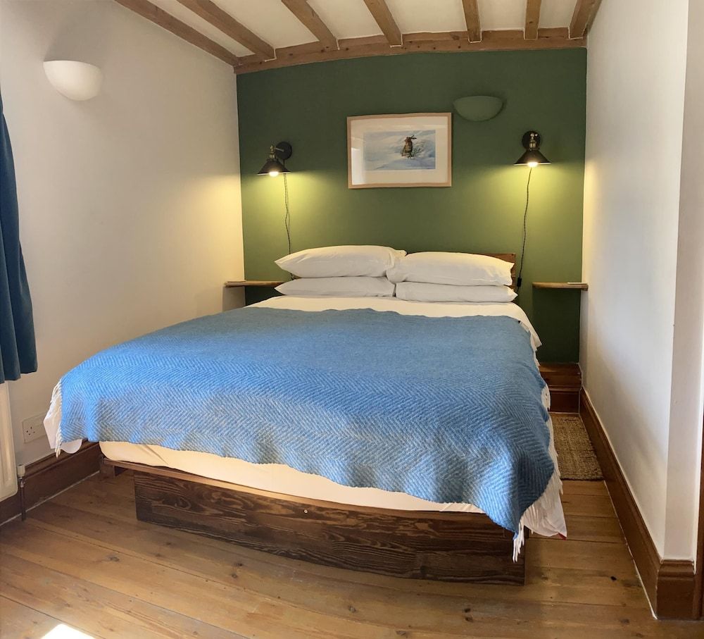 Riverside B & B