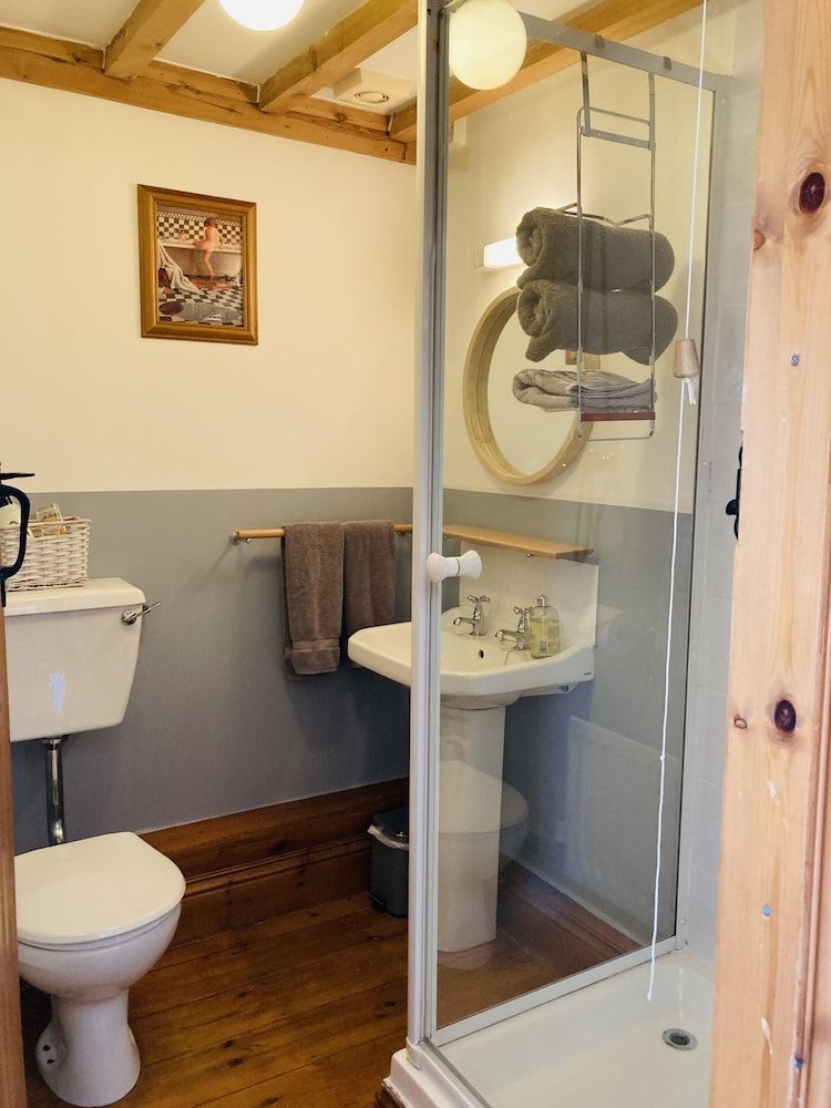 Riverside B & B