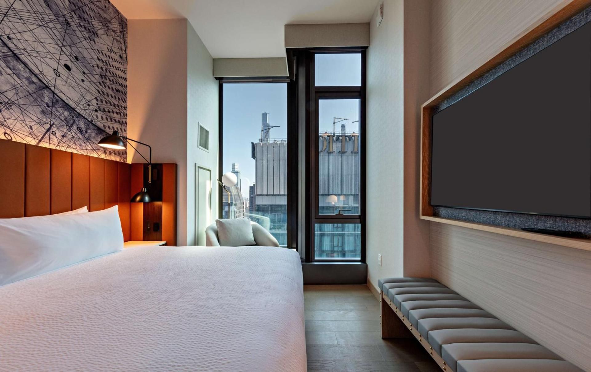 King Room with Roll-In Shower - Mobility Access