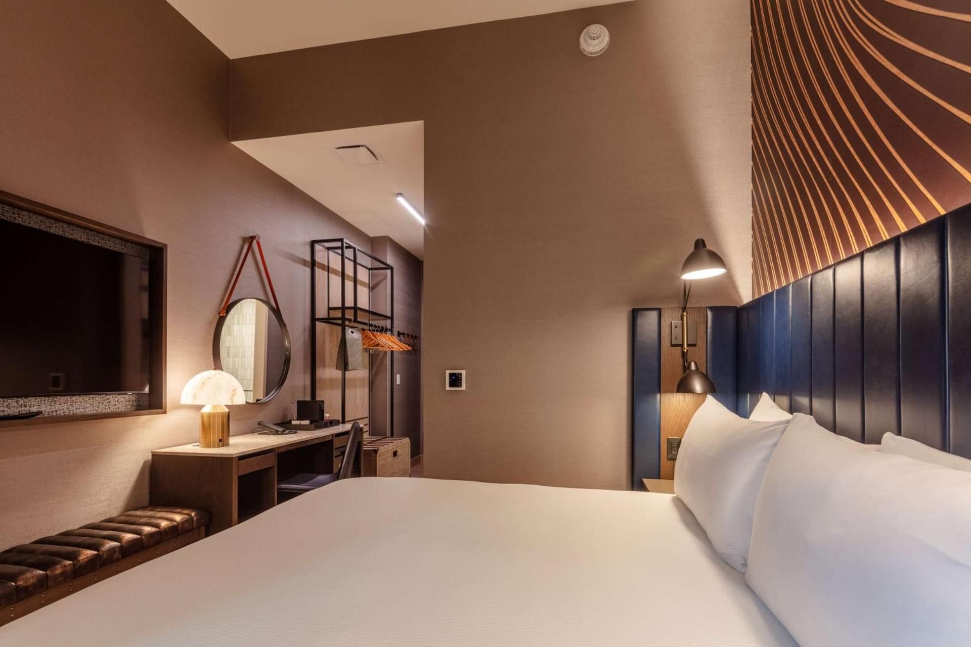 Deluxe King Room with Skyline View