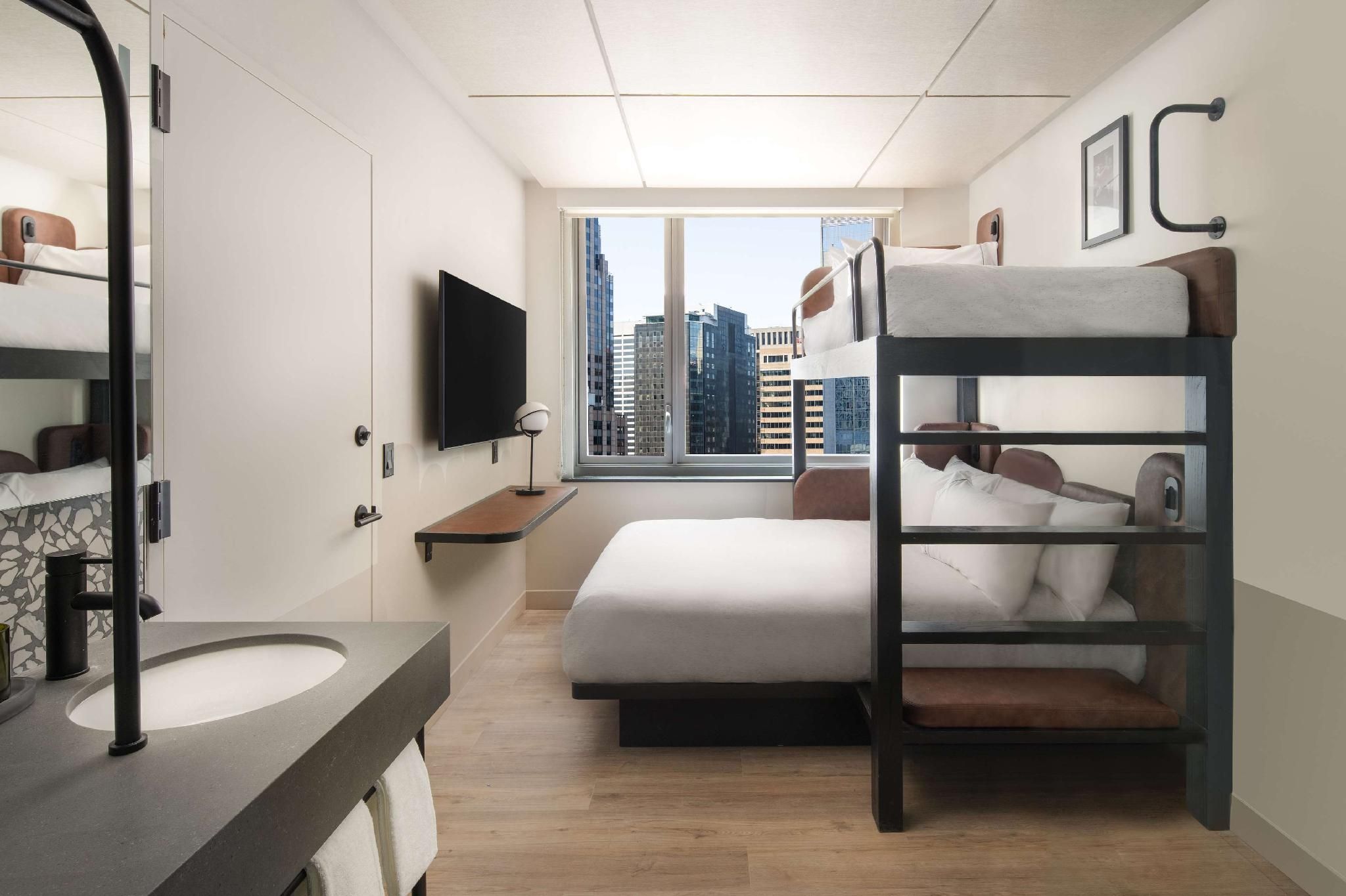 Bunk Beds 1 Twin Bed Over 1 Queen City View