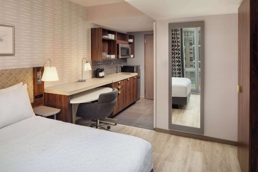 Studio, 1 Queen Bed (Landmark View)