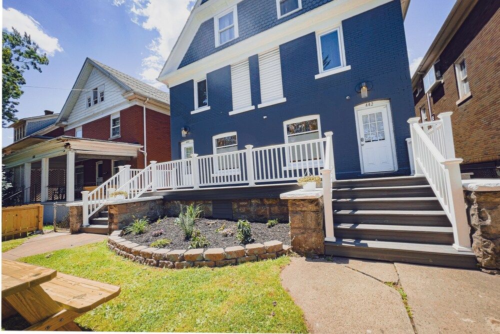 undefined The Wheel of Fortune Duplex-8BR Parking 2