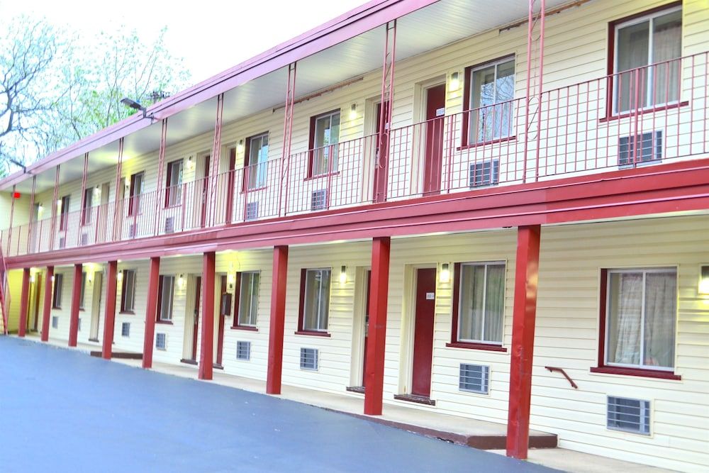 undefined Passport Inn - By The Falls NY 6