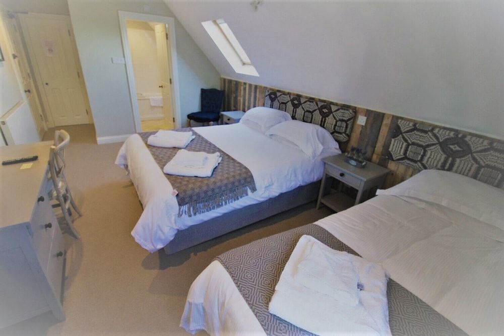 The Tawny Owl Suite, Ensuite 2