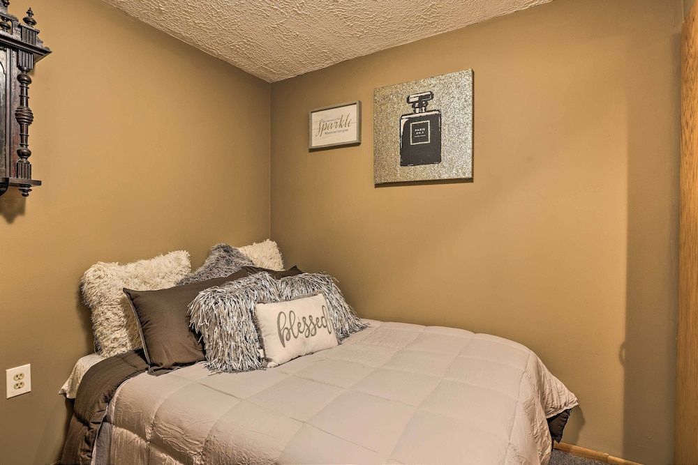 undefined Family-friendly Omaha Oasis ~ 10 Mi to Dtwn! 5