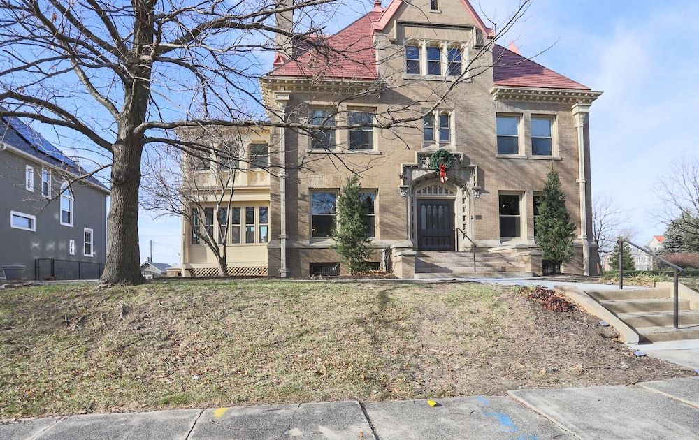 undefined Offutt Manor