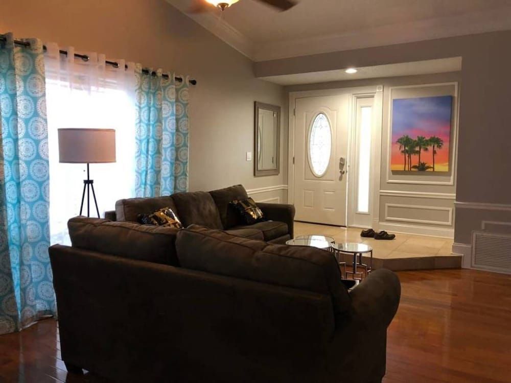 undefined 6149 Sandcrest · Next TO Universal. 8 Beds. Pool. Very Clean 10