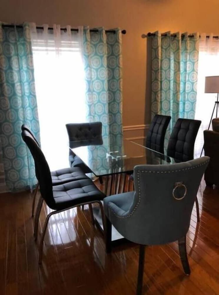 undefined 6149 Sandcrest · Next TO Universal. 8 Beds. Pool. Very Clean 2