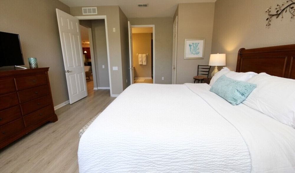 undefined Vista Cay Getaway 3 Bedroom Condo by Redawning 10