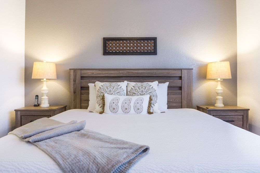 Casa Nova Deluxe Townhome 3 Bedroom Townhouse by RedAwning Townhome, 3 Bedrooms