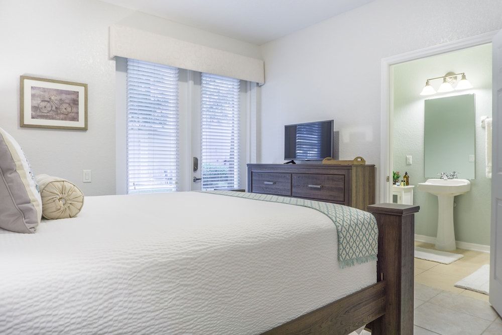 Casa Nova Deluxe Townhome 3 Bedroom Townhouse by RedAwning Townhome, 3 Bedrooms 8