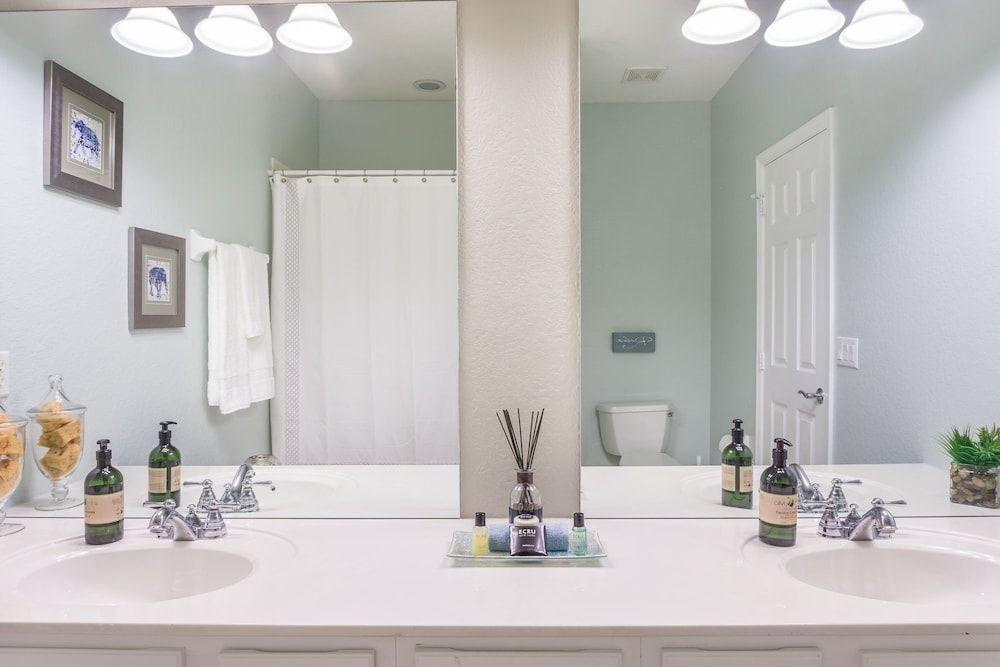 Casa Nova Deluxe Townhome 3 Bedroom Townhouse by RedAwning Townhome, 3 Bedrooms 18