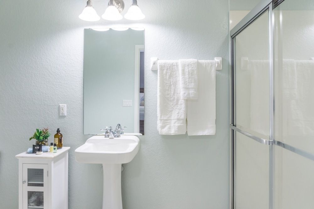 Casa Nova Deluxe Townhome 3 Bedroom Townhouse by RedAwning Townhome, 3 Bedrooms 19