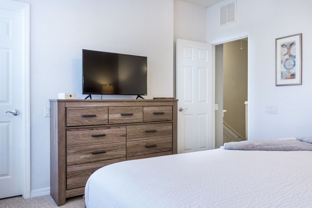 Casa Nova Deluxe Townhome 3 Bedroom Townhouse by RedAwning Townhome, 3 Bedrooms 6