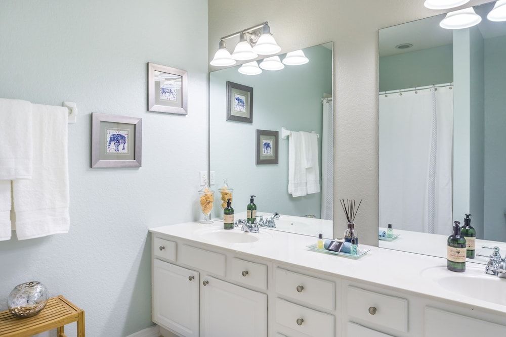 Casa Nova Deluxe Townhome 3 Bedroom Townhouse by RedAwning Townhome, 3 Bedrooms 17