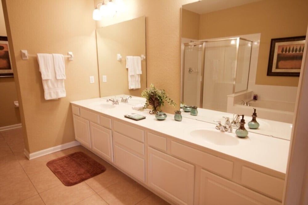 12-103 3 Bedroom Home by RedAwning House, 3 Bedrooms 12