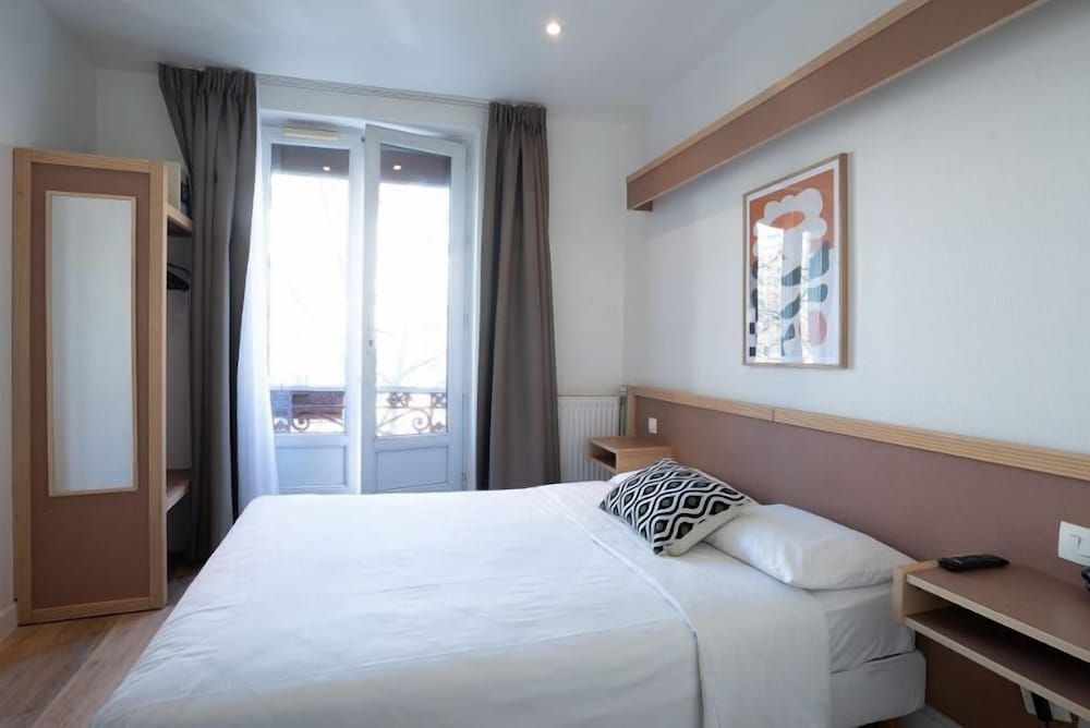 undefined Hotel Edgar Quinet 10