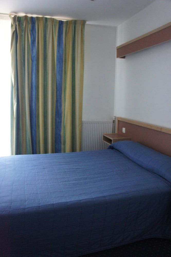 undefined Hotel Edgar Quinet 8