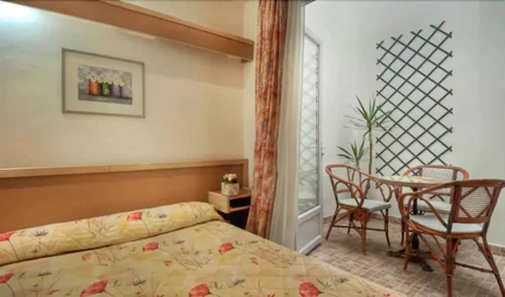 undefined Hotel Edgar Quinet 3