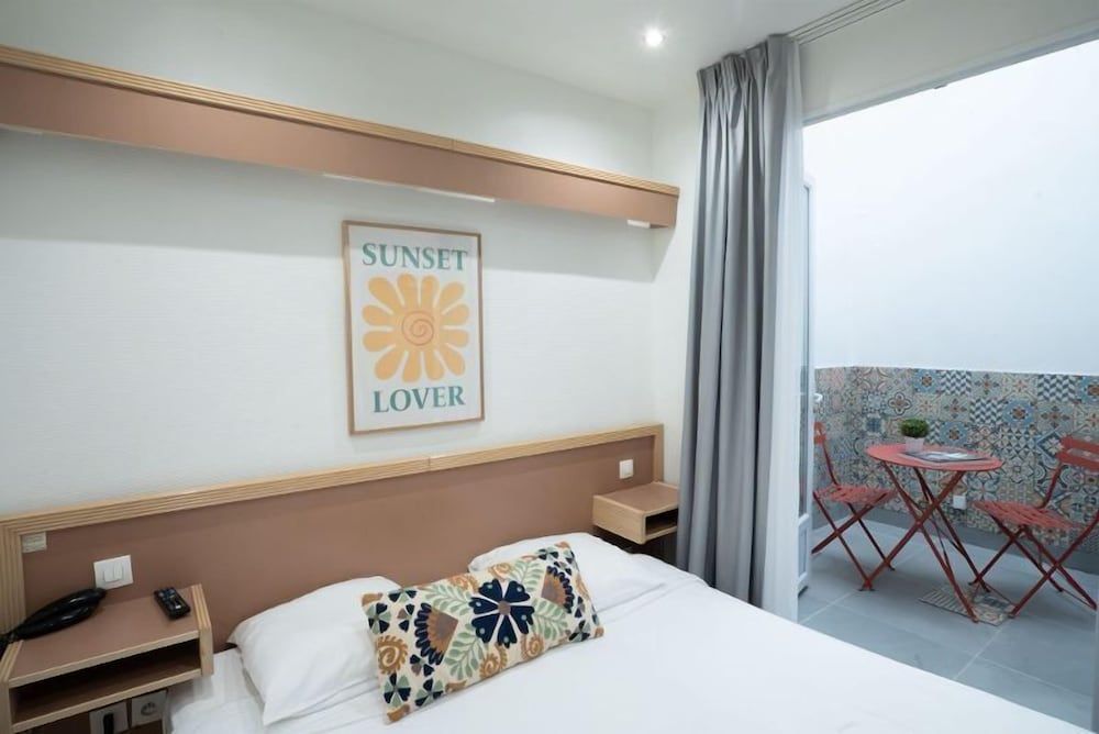 undefined Hotel Edgar Quinet 9