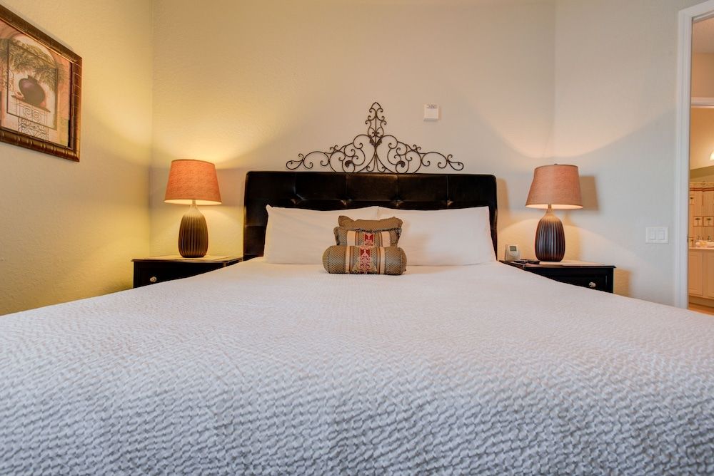 Penthouse w/ Spectacular Lakeview! Near Disney Apartment (3 Bedrooms) 7