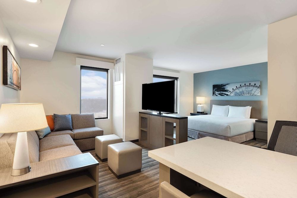 Studio Suite, 1 King Bed with Sofa bed, Accessible, Bathtub