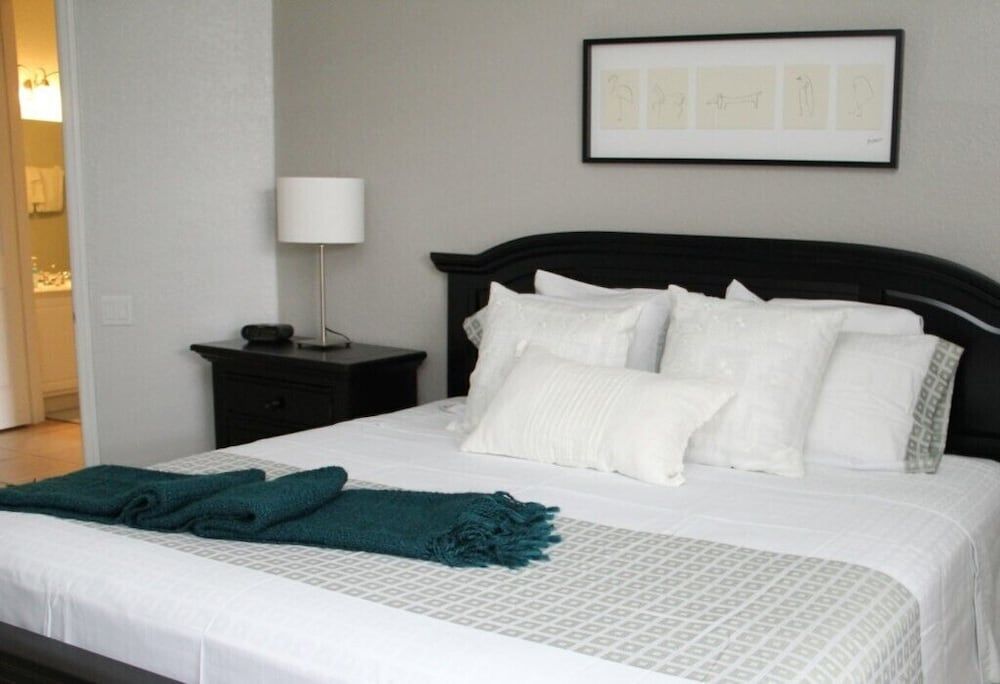 undefined Vista Cay Gem 3 Bedroom Condo by RedAwning 7