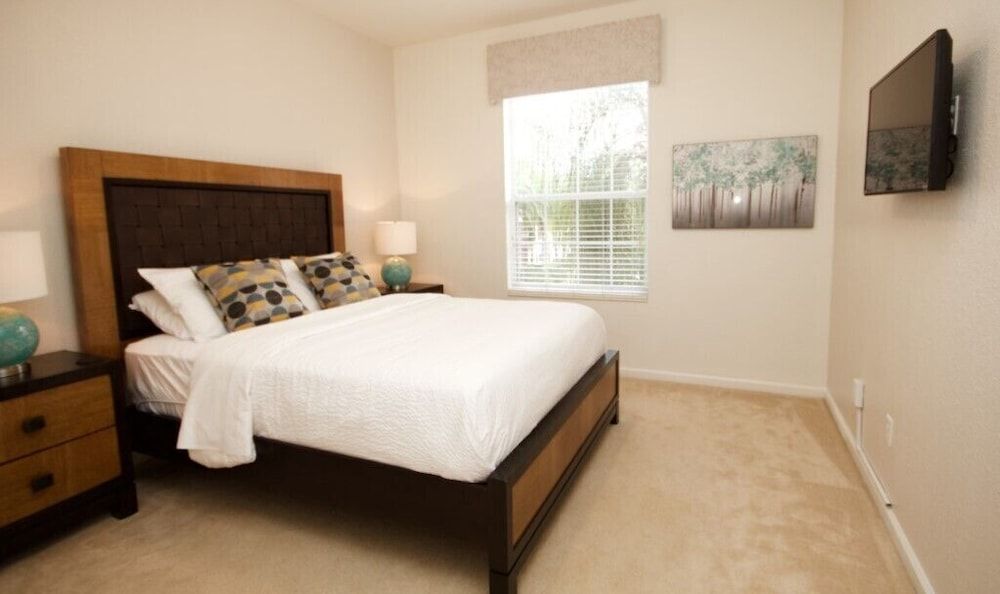 undefined Lake View Treasure 2 Bedroom Condo by RedAwning 4