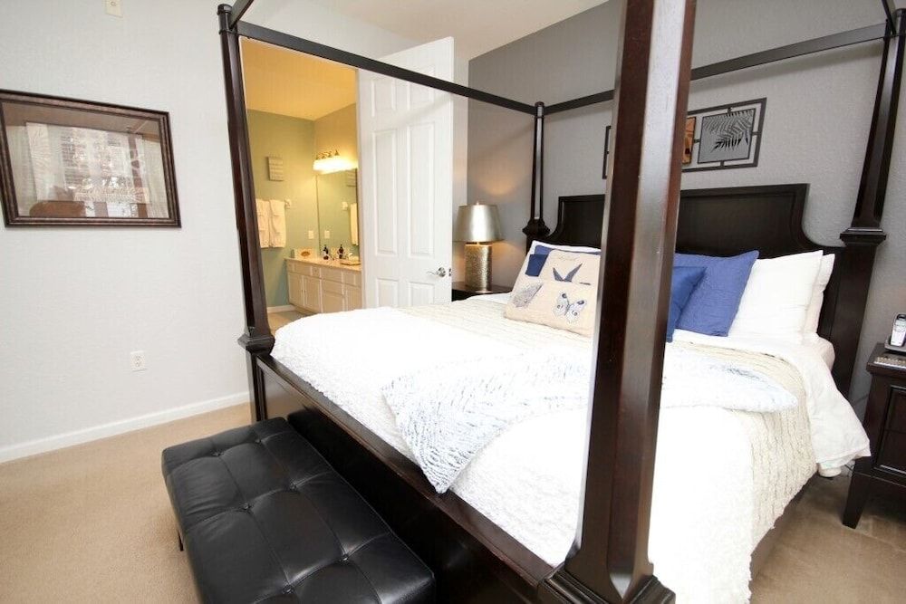 Lake View Paradise 3 Bedroom Condo by RedAwning Condo, 3 Bedrooms