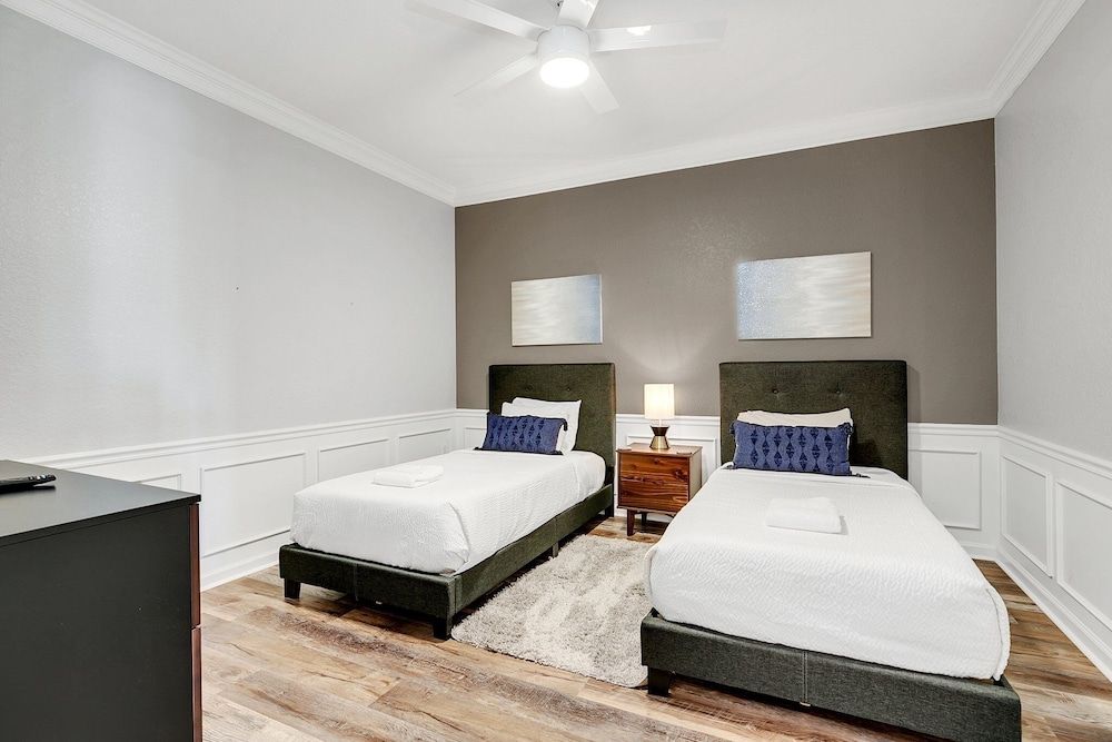 Vero`s Gem Deluxe 3 Bedroom Condo by RedAwning Condo, 3 Bedrooms 6