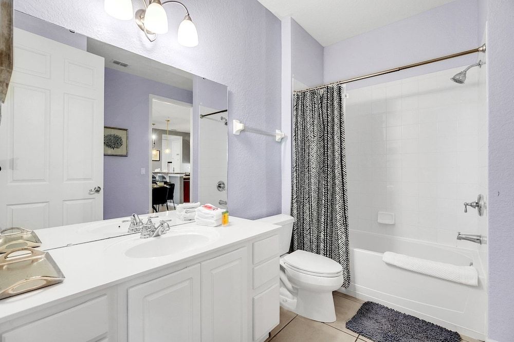 Vero`s Gem Deluxe 3 Bedroom Condo by RedAwning Condo, 3 Bedrooms 13