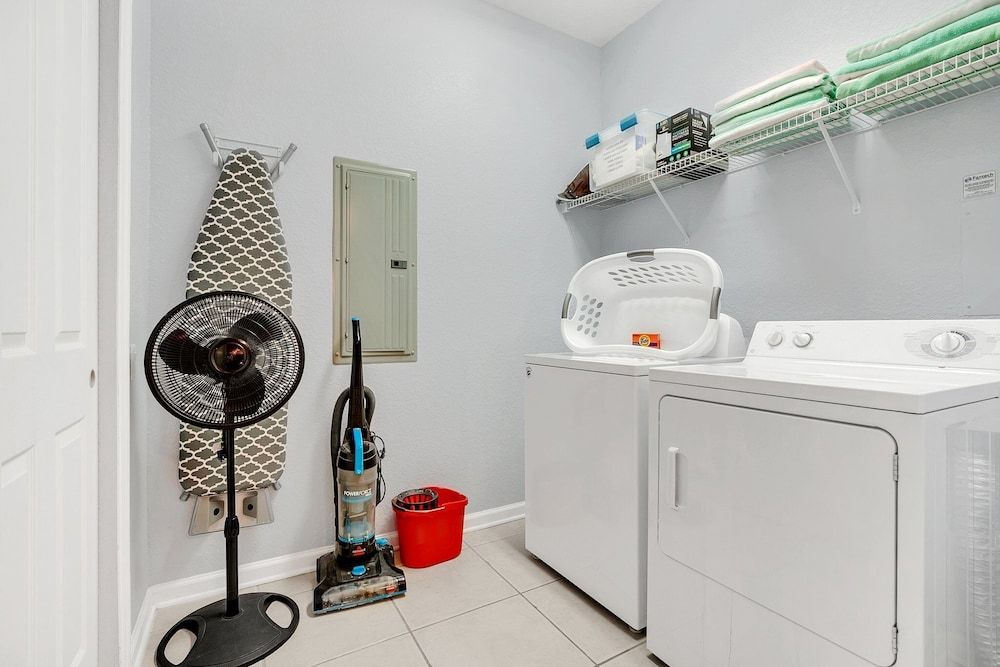 Vero`s Gem Deluxe 3 Bedroom Condo by RedAwning Condo, 3 Bedrooms 14