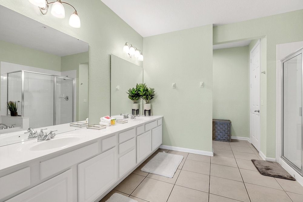 Vero`s Gem Deluxe 3 Bedroom Condo by RedAwning Condo, 3 Bedrooms 12