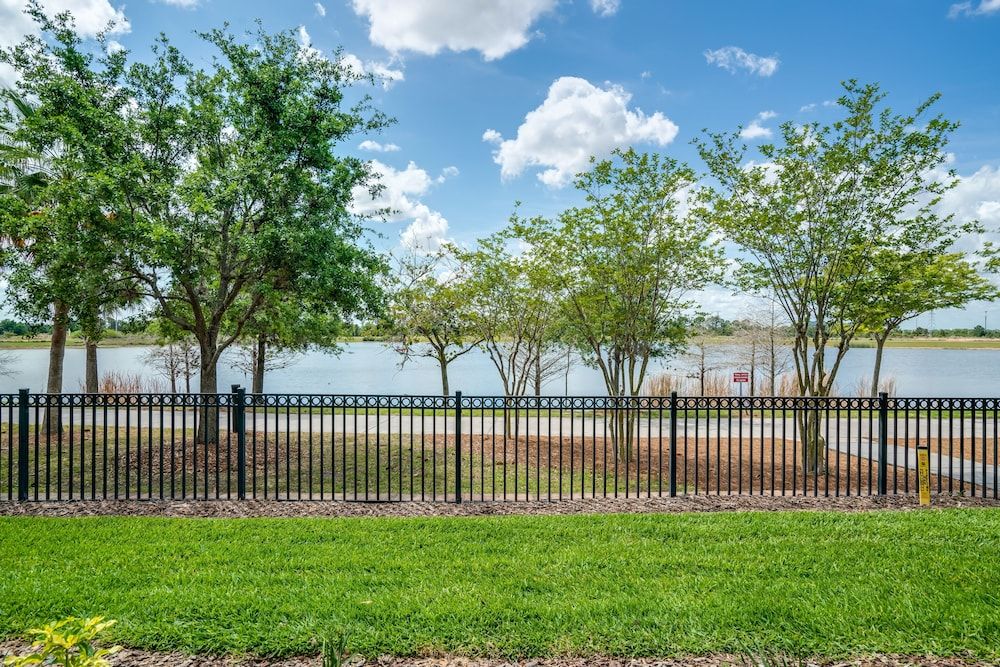 undefined La Vista Lakeview Deluxe 3 Bedroom Condo by RedAwning 10