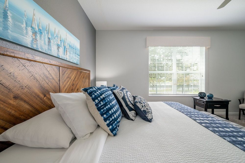 La Vista Lakeview Deluxe 3 Bedroom Condo by RedAwning Condo, 3 Bedrooms 4