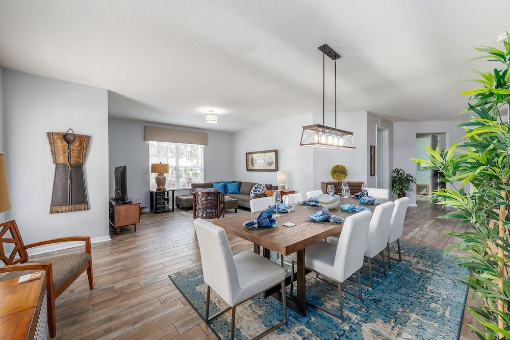 undefined La Vista Lakeview Deluxe 3 Bedroom Condo by RedAwning