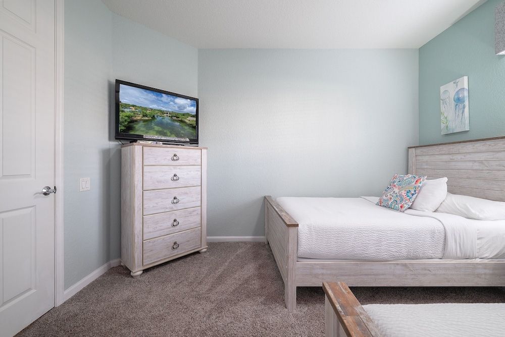 La Vista Lakeview Deluxe 3 Bedroom Condo by RedAwning Condo, 3 Bedrooms 11