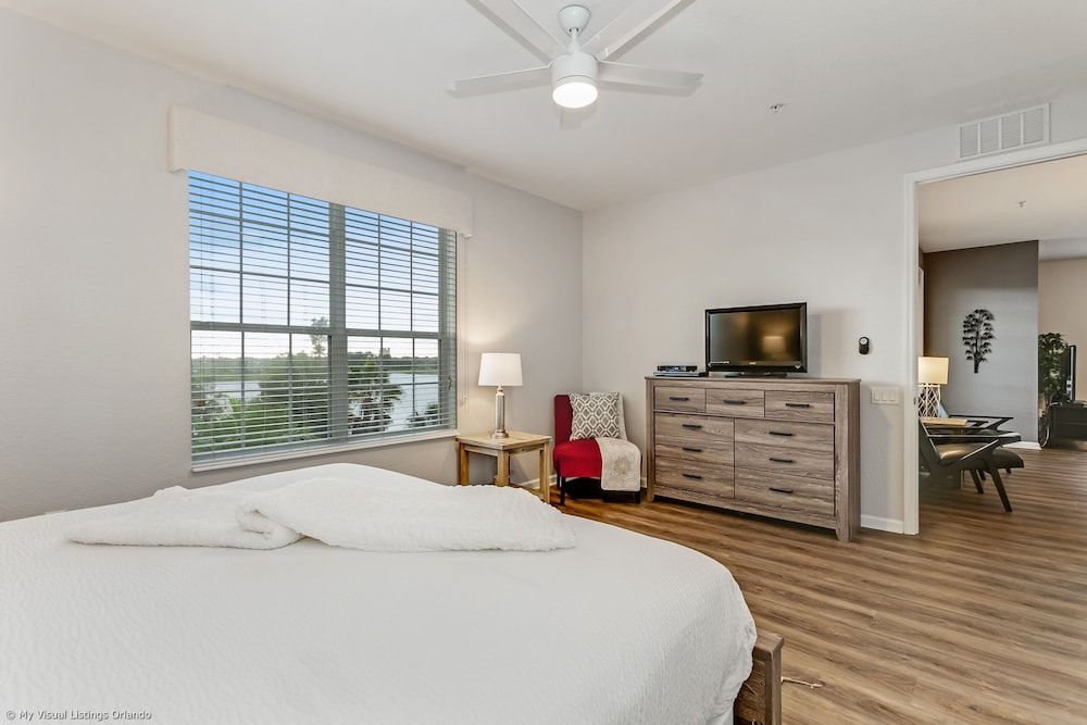 Spring Lakeview 3 Bedroom Condo by RedAwning Condo, 3 Bedrooms 2