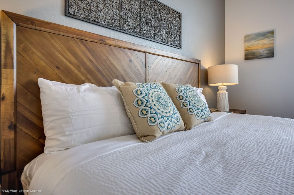 Santiago's Corner Ventura 3 Bedroom Condo by RedAwning Condo, 3 Bedrooms 3