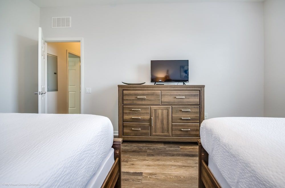 Santiago's Corner Ventura 3 Bedroom Condo by RedAwning Condo, 3 Bedrooms 9