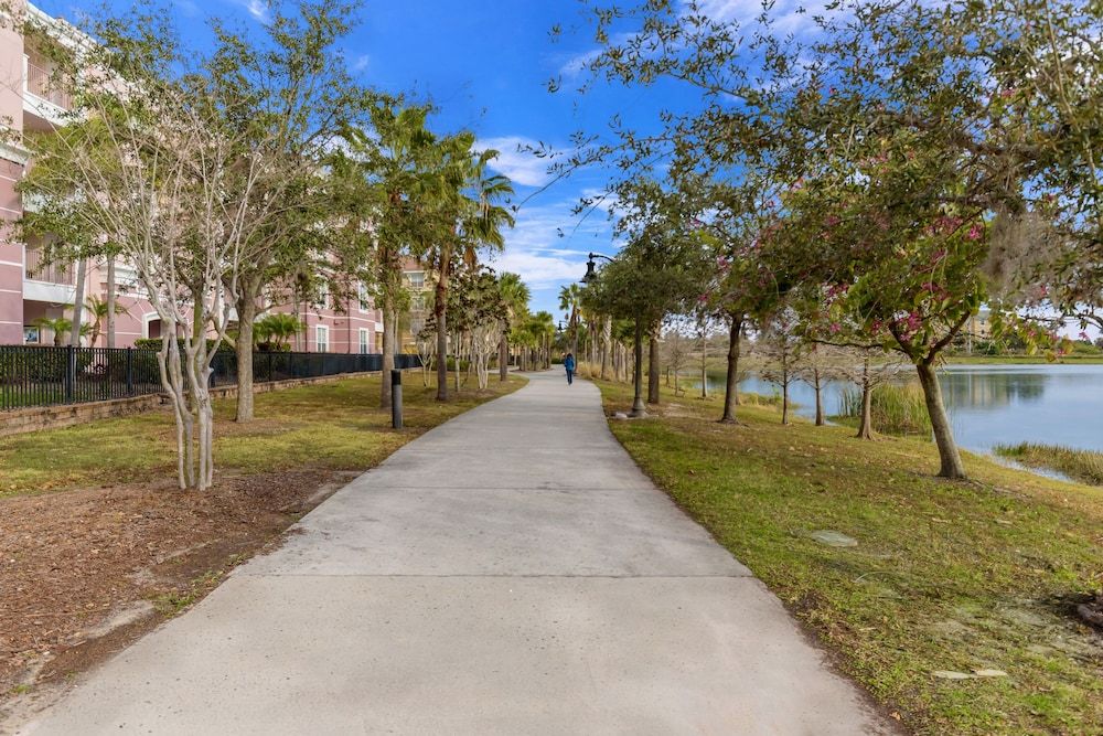 undefined Santiago's Corner Ventura 3 Bedroom Condo by RedAwning 8