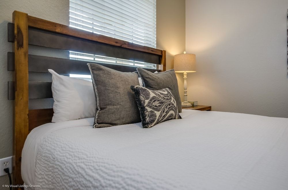 Santiago's Corner Ventura 3 Bedroom Condo by RedAwning Condo, 3 Bedrooms 5