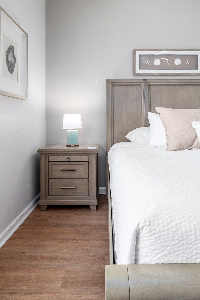 Casa Lucia Lakeview 3 Bedroom Condo by RedAwning Condo, 2 Bedrooms 4