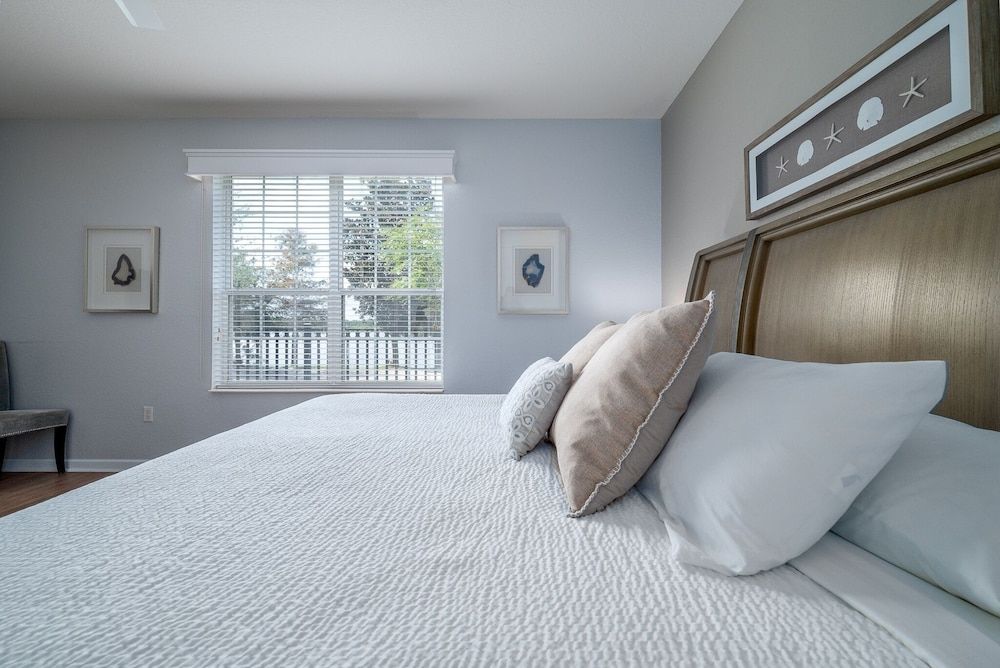 Casa Lucia Lakeview 3 Bedroom Condo by RedAwning Condo, 2 Bedrooms 2